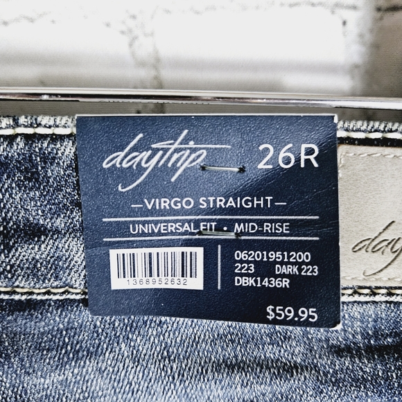 DAYTRIP | Virgo straight leg mid rise distressed denim jeans - Picture 9 of 10